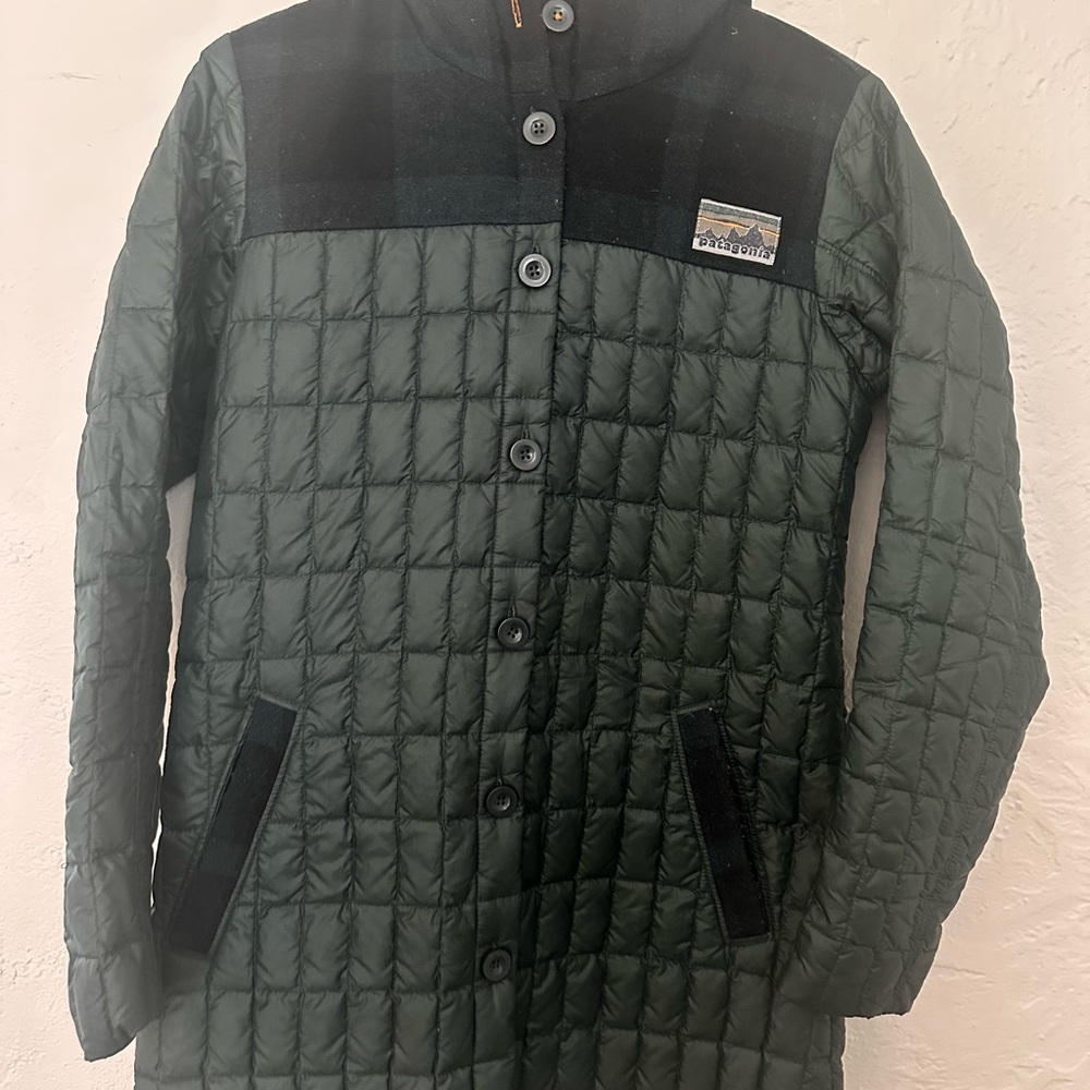 Patagonia Green Quilted Puffer Jacket with Black Accents